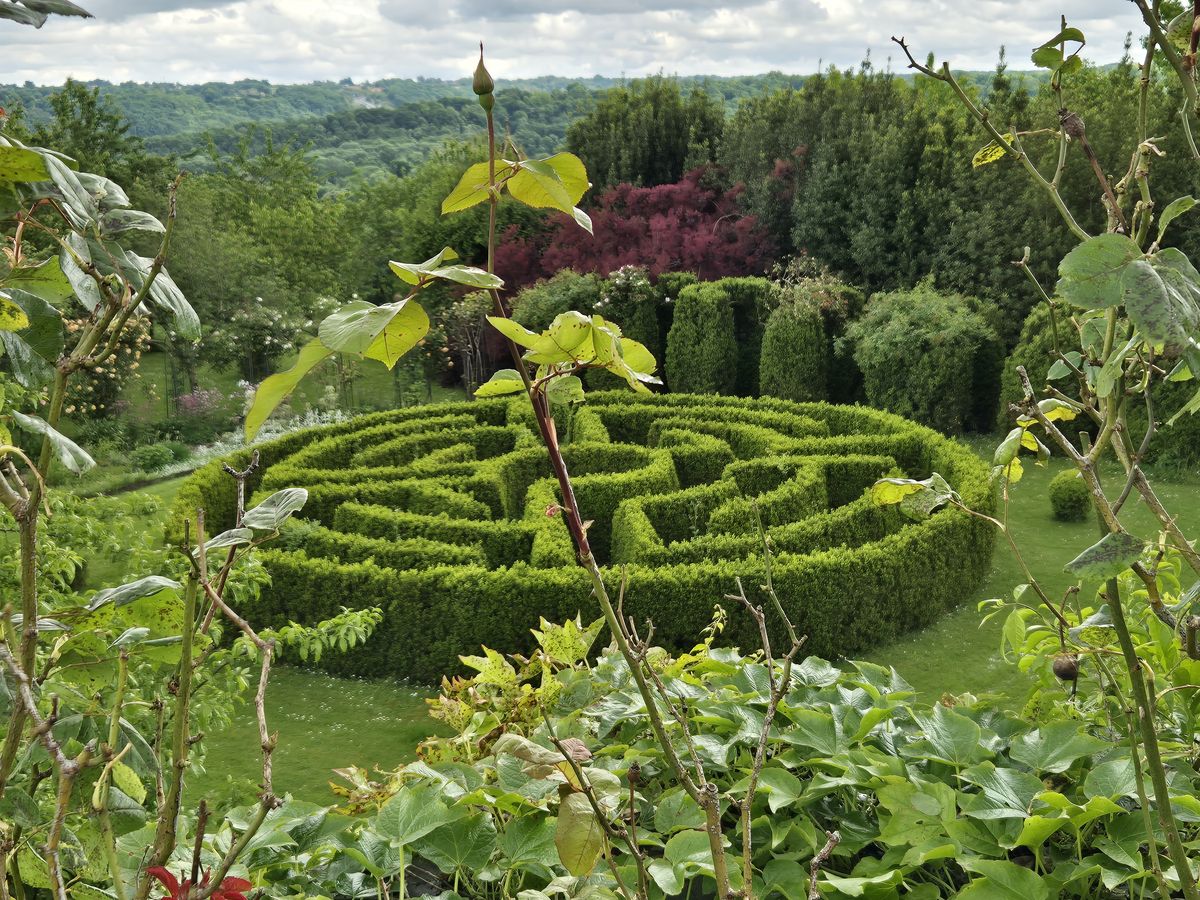 11-05-2025 Photos S. Fraysse – Au départ d’Arzacq-Arraziguet, jolie boucle sur le chemin de Compostelle et visite du “jardin remarquable” du château de Viven avec M. Compagnon et M. Castelain