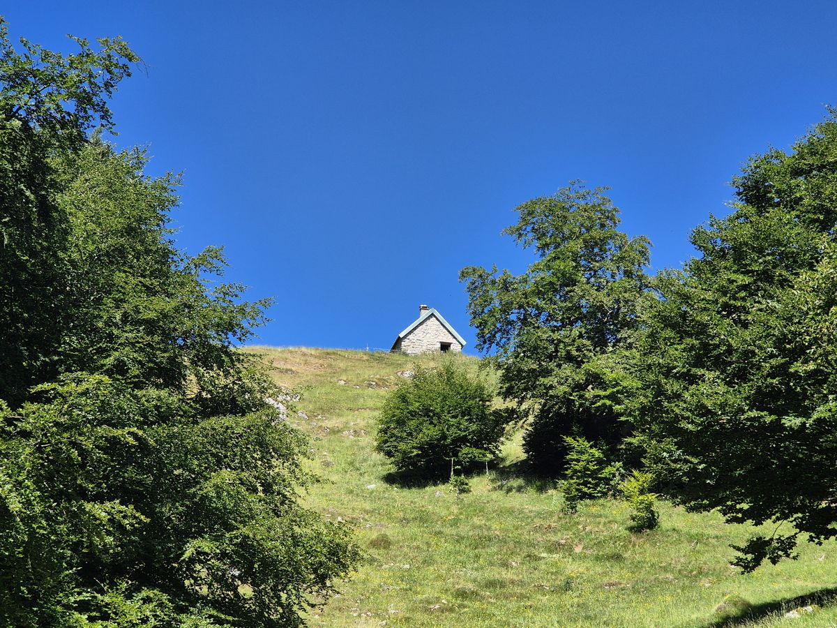 29-06-2025  Photos S. Fraysse – Cabane de Crambots avec M. Castelain et S. Fraysse