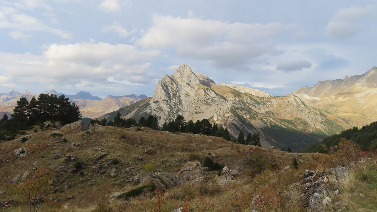 19-10-2025- Photos L. Lafforgue – Puy d’Arcol avec J.-P. Capin et J.-L. Lafourcade