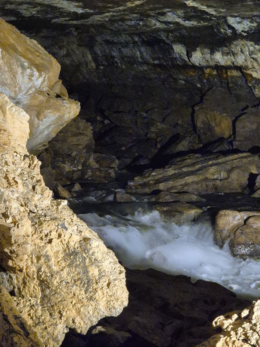 07-12-2025  Photos S. Fraysse – Gouffres de la Pierre-Saint-Martin, salle de La Verna avec C. Lucas, F. Sayous et un moniteur