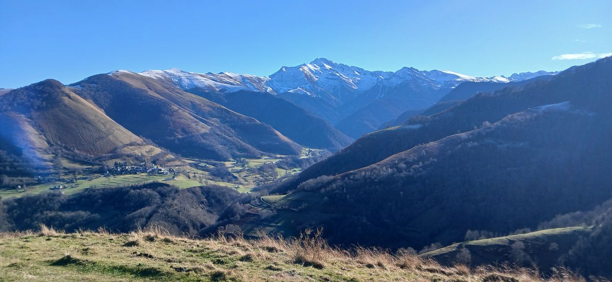 28-12-2025  Photos A-M. Bonneau – Rocher de la Boup en boucle depuis Berbérust avec J-C. Duffourc et J-M. Lafitte