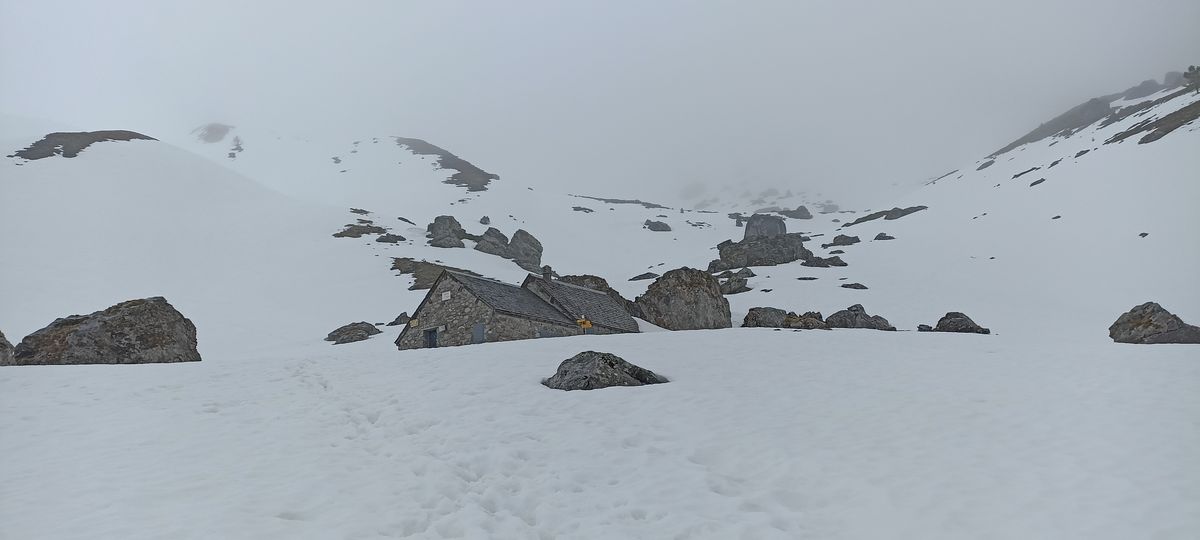06-03-2026 Photos P. Vaquié – Cabane du Cap de la Baitch avec J. Houlier et E. Arrius-Pardies.