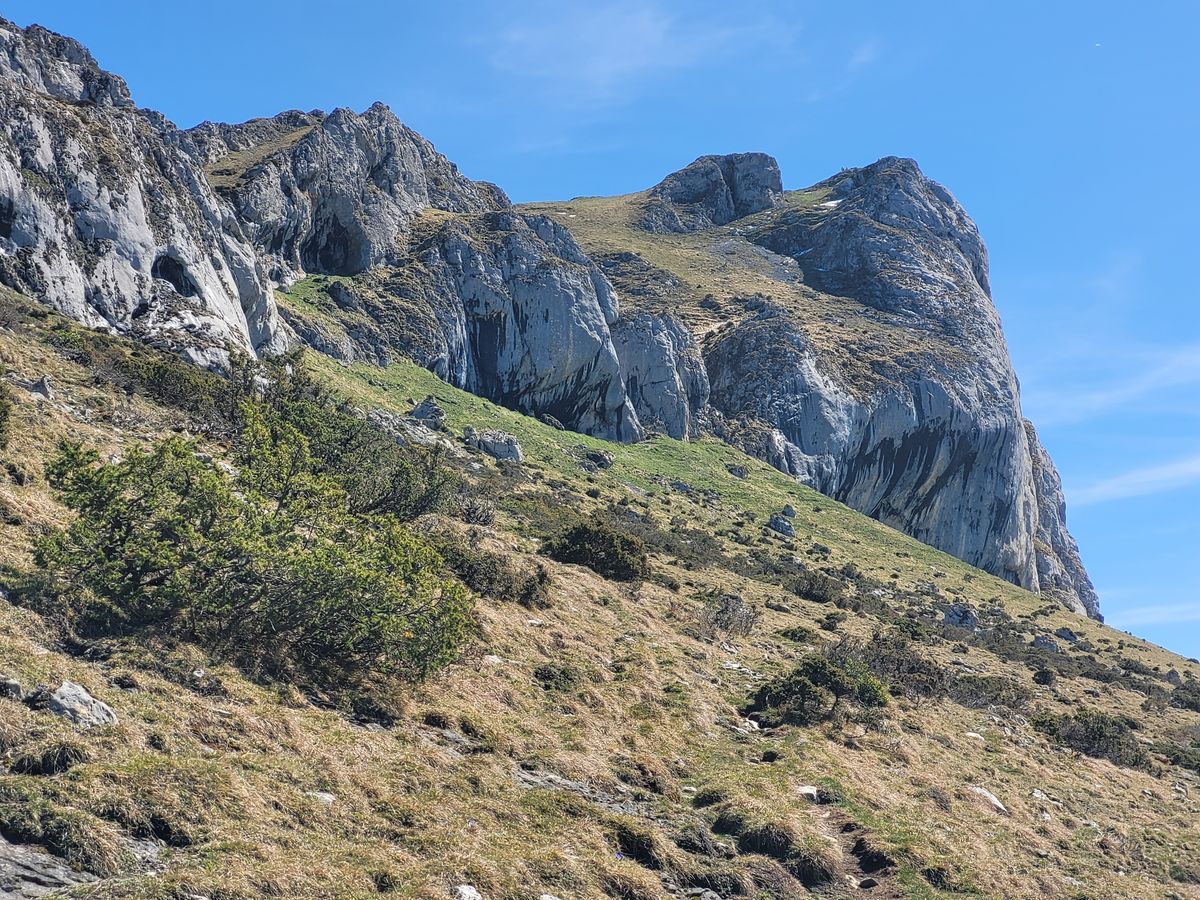05-04-2026 Photos J-M.Lafitte – Casque du Lhéris par la cheminée en boucle par le Teilhet avec B. Canut-Rocafort et J-M. Lafitte