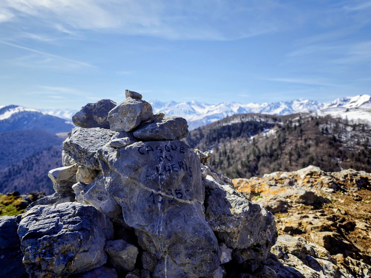 05-04-2026 Photos M. Hourugou – Casque du Lhéris par la cheminée en boucle par le Teilhet avec B. Canut-Rocafort et J.-M. Lafitte