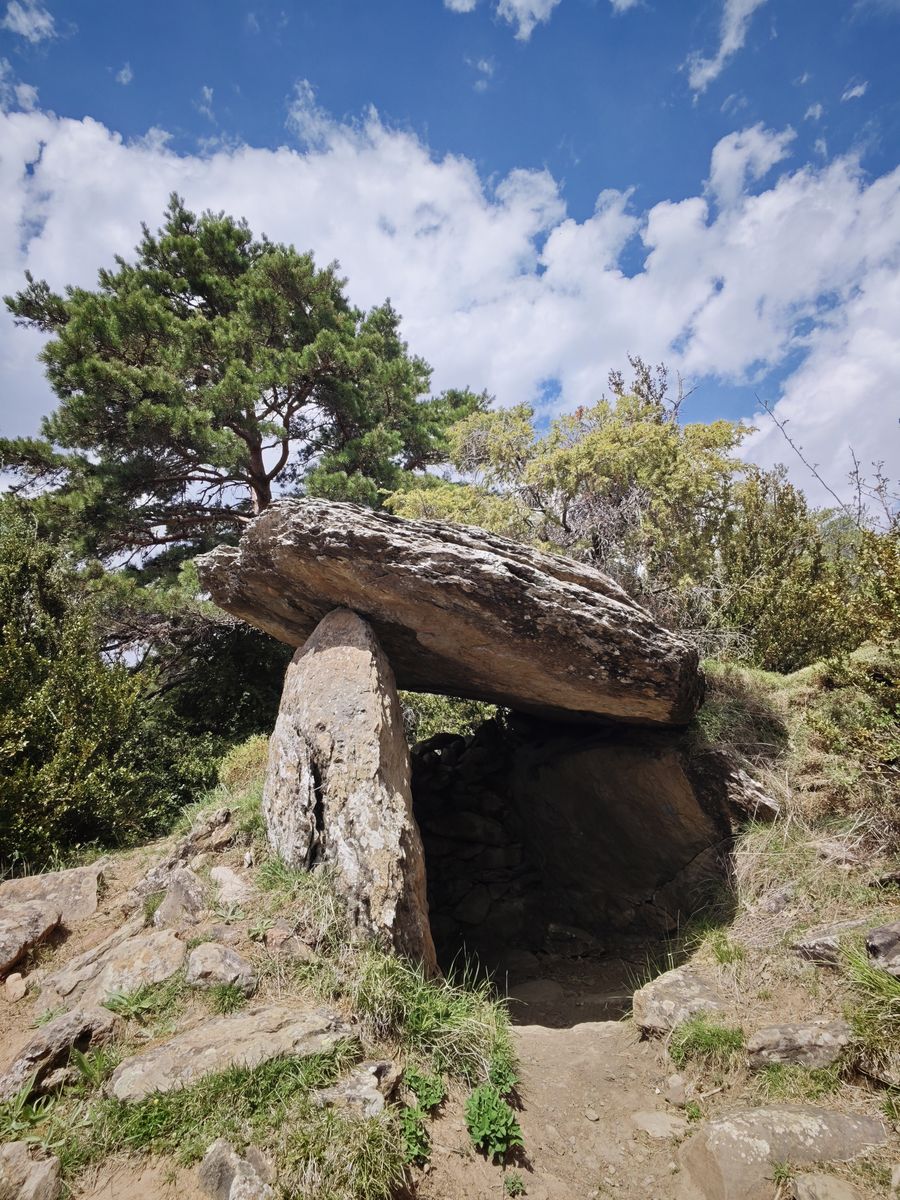 19-04-2026  Photos M. Hourugou – Les Trois Dolmens de Villanúa avec L. Ribas et G. Saliou