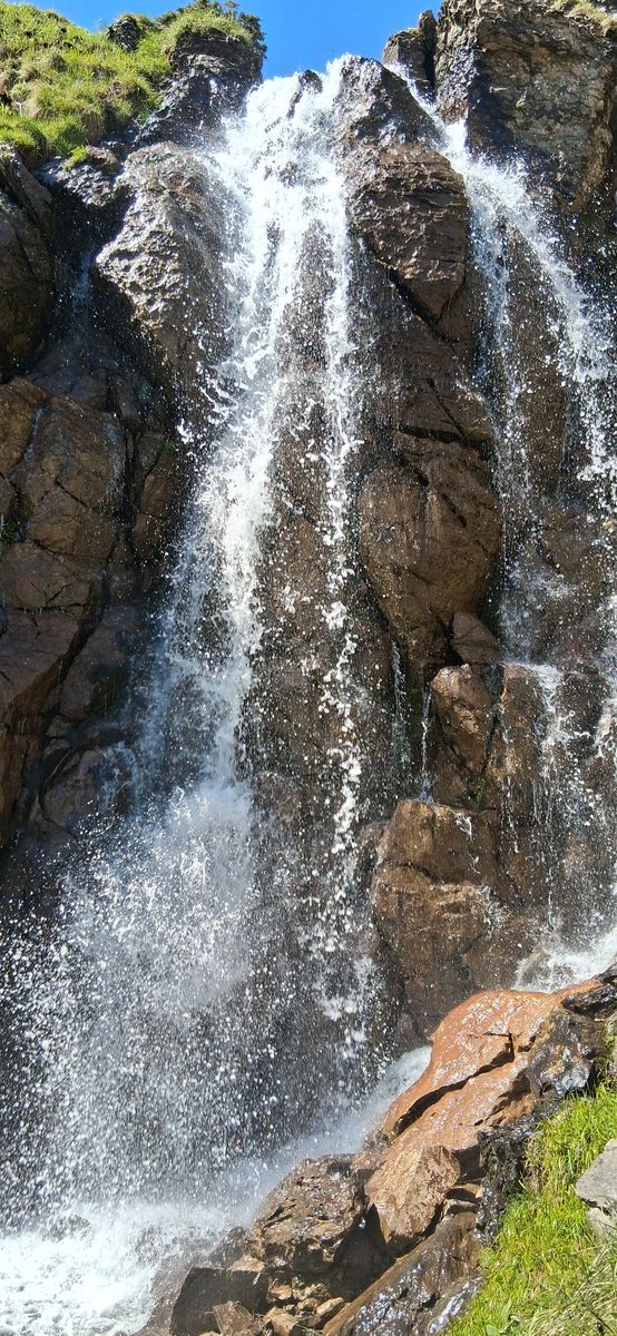 20-05-2026  Photos J. Pujol – Pic Utzigagna par les gorges d’Ehujarré encadrée par C. Laulhère et A. Savary