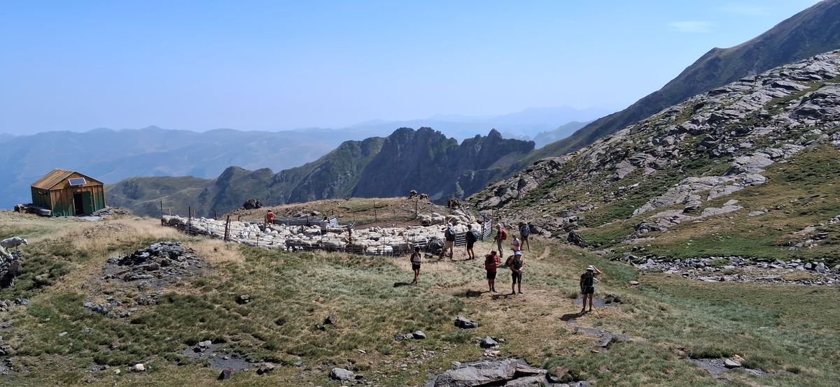 22-07-2026 Photos J. Pujol – Lacs des Miares depuis le col d’Azet avec C. Laulhere et J-J. Cazala