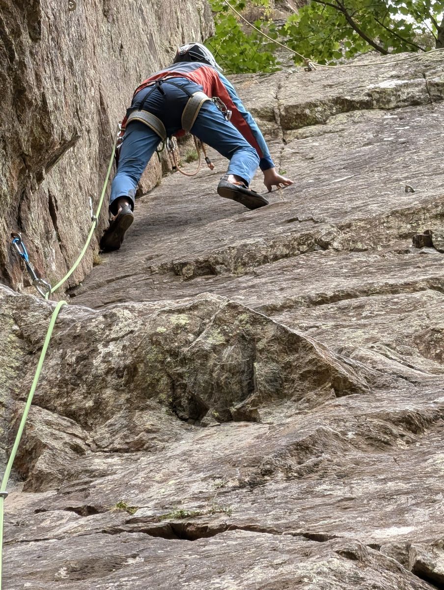 26-07-2026 Photos G. Durantou – Initiation escalade à la falaise du Rocher de Prat avec J-L. Pascau et C. Laporte