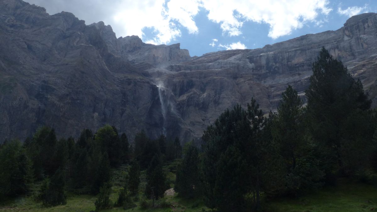 26-08-2026 Photos A. Astuguevieille – Le cirque de Gavarnie par le Plateau de Bellevue et le Bosquet Long avec J-M. Deladerrière et S. Bourdet