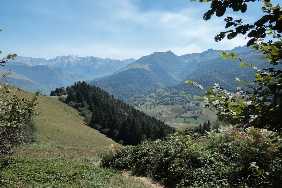 05-09-2026   Photos M. Castelain – Mont de Gez depuis Gez avec D. Dabbadie et M. Castelain