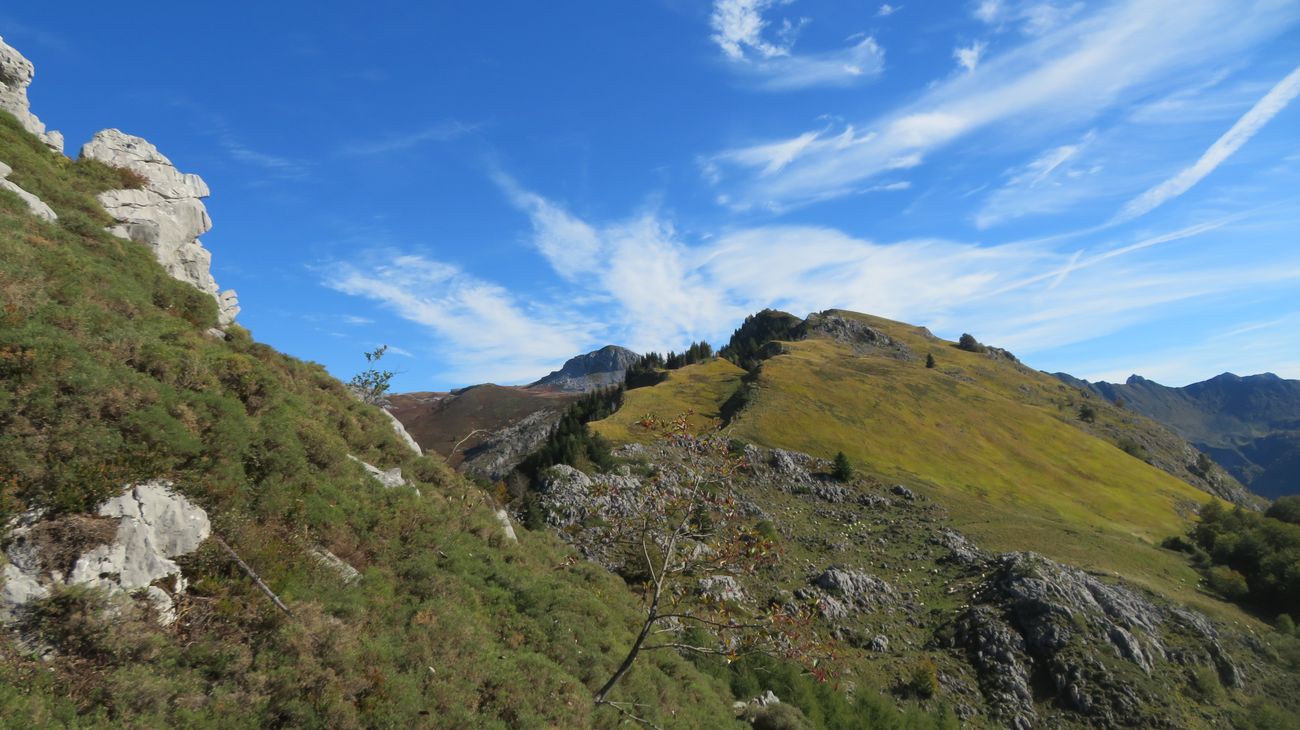 14-10-2026   Photos M. Hourquet – Houndarete par la piste des impluviums et le belvédère des vautours avec M. Hourquet et B. Jahier